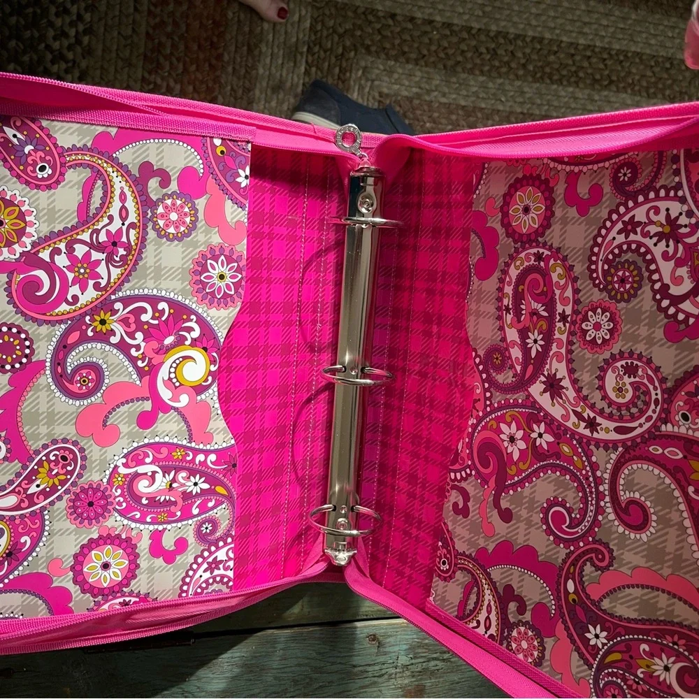 Vera Bradley flexible zip binder - Picture 2 of 3